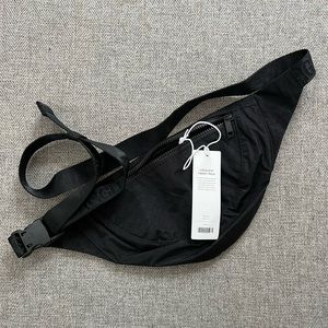 NWT BAGGU Crescent Fanny Pack